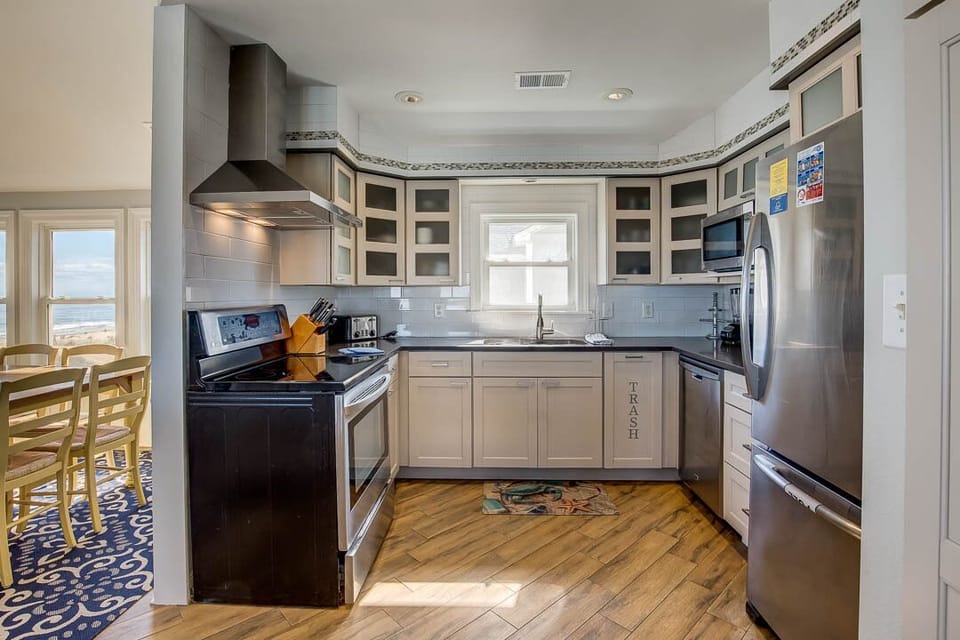 Top-Level Kitchen with Bar (seats 2)