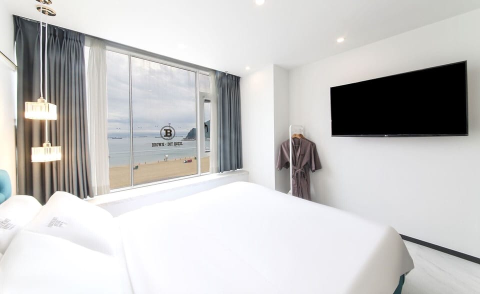 Superior Double Room, 1 Queen Bed, Beach View, Beachfront | Blackout drapes, WiFi (free), bed sheets