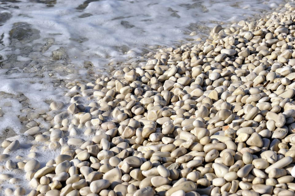 Veli Žal Beach - Distance 3,5 km