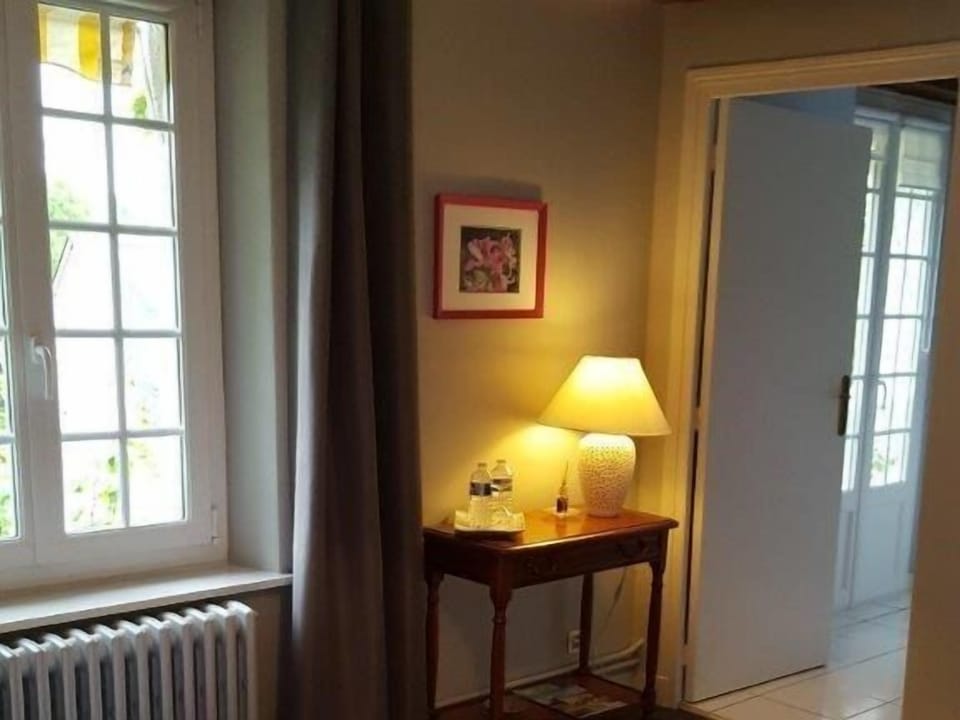 Comfort Twin Room, Private Bathroom, River View (Chambre Montlouis) | Premium bedding, individually decorated, individually furnished