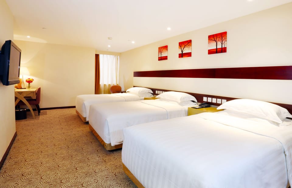 Triple Room | Minibar, in-room safe, desk, iron/ironing board