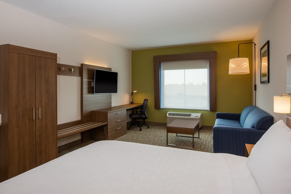Premium bedding, pillowtop beds, in-room safe, desk