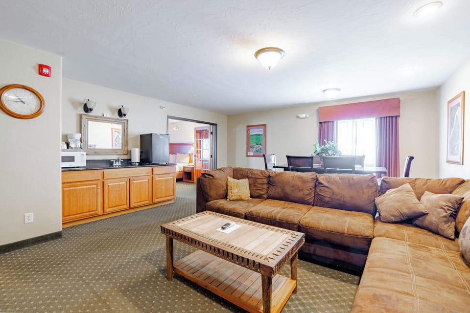 Presidential Suite | Living area | 40-inch Smart TV with satellite channels