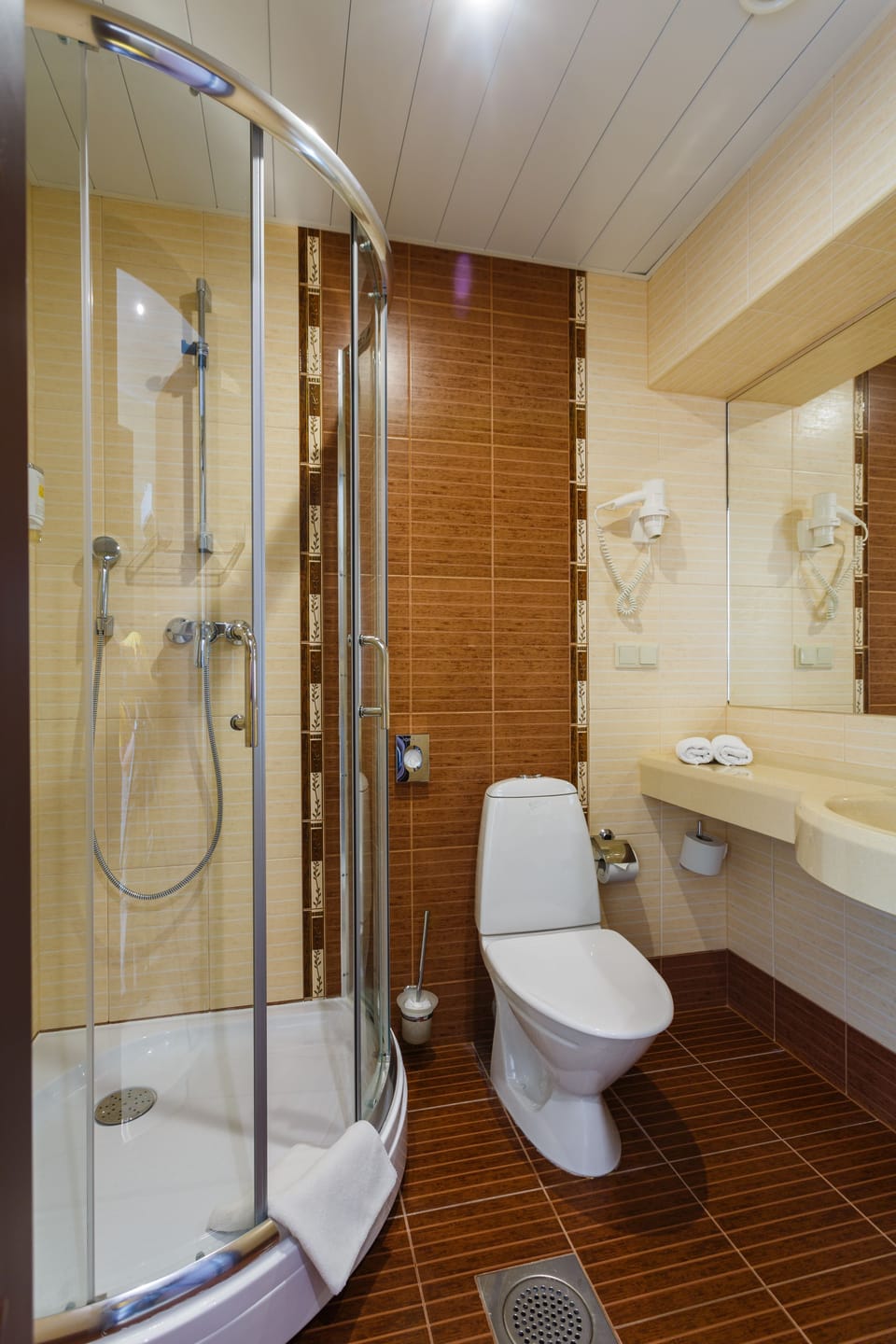 Shower, hair dryer, heated floors, towels