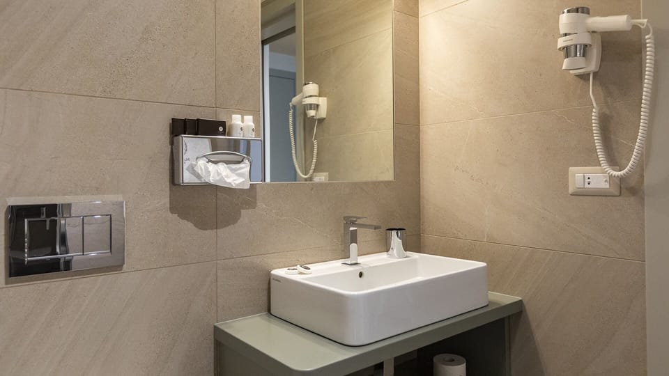 Deluxe Room, Lake View | Bathroom | Shower, designer toiletries, hair dryer, bathrobes