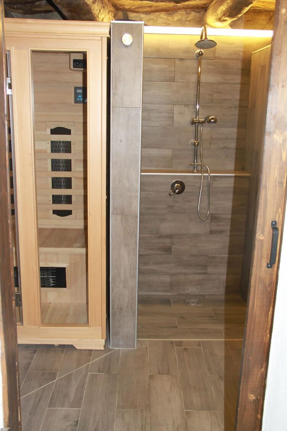 Elite Double or Twin Room, Garden View | Bathroom | Shower, free toiletries, hair dryer, towels