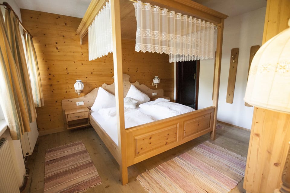 Basic Double Room | Desk, free WiFi, bed sheets