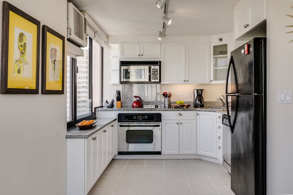 Granite counters, stainless appliances (including dishwasher!)