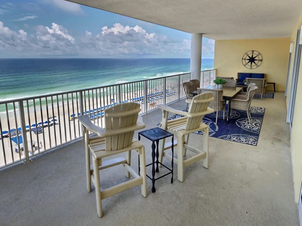 Large panoramic views with tall balcony height chairs and comfortable seating