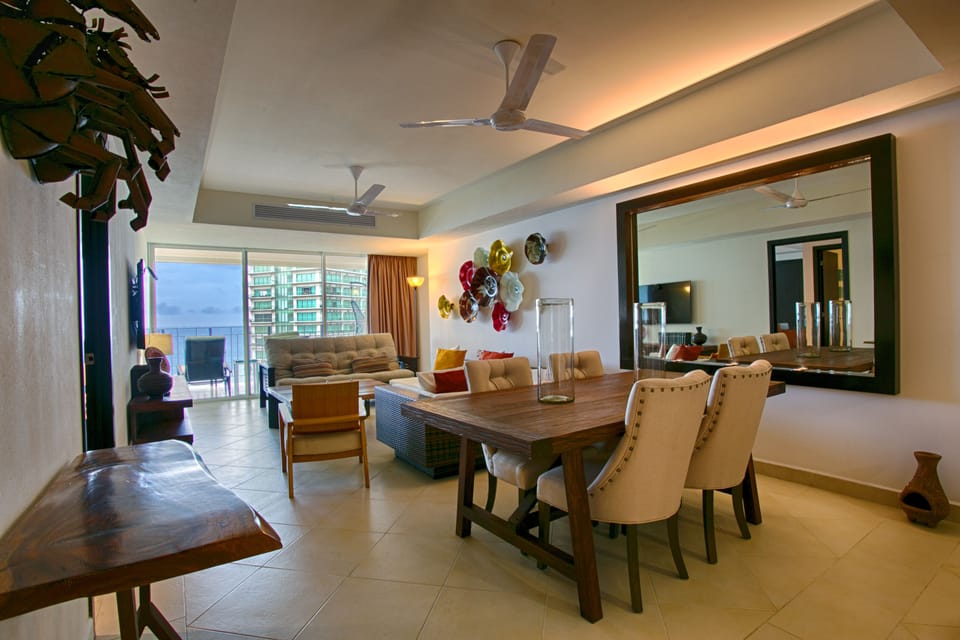 Dining area seating for 4
