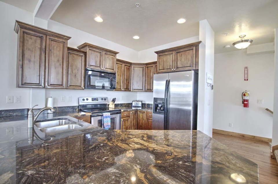 Kitchen - fully stocked with basic cookware.