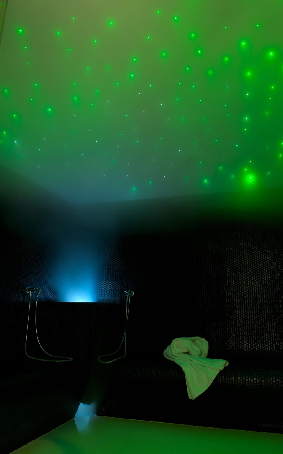 Couples treatment rooms, sauna, body treatments, aromatherapy