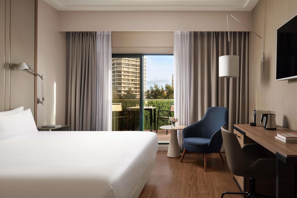Superior Room, Terrace | Minibar, in-room safe, desk, blackout drapes