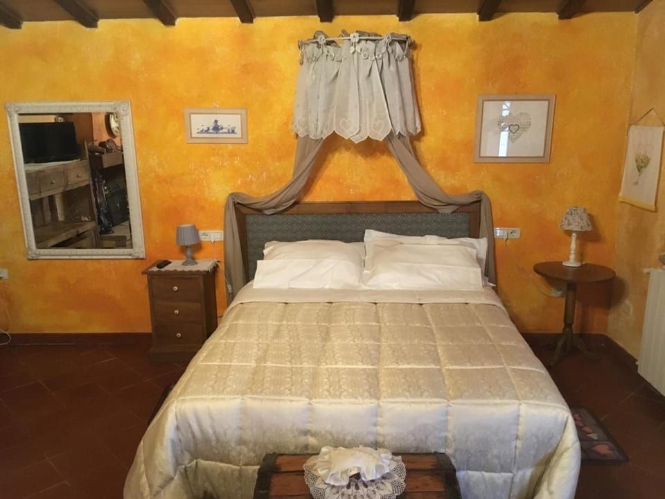 Minibar, desk, rollaway beds, free WiFi