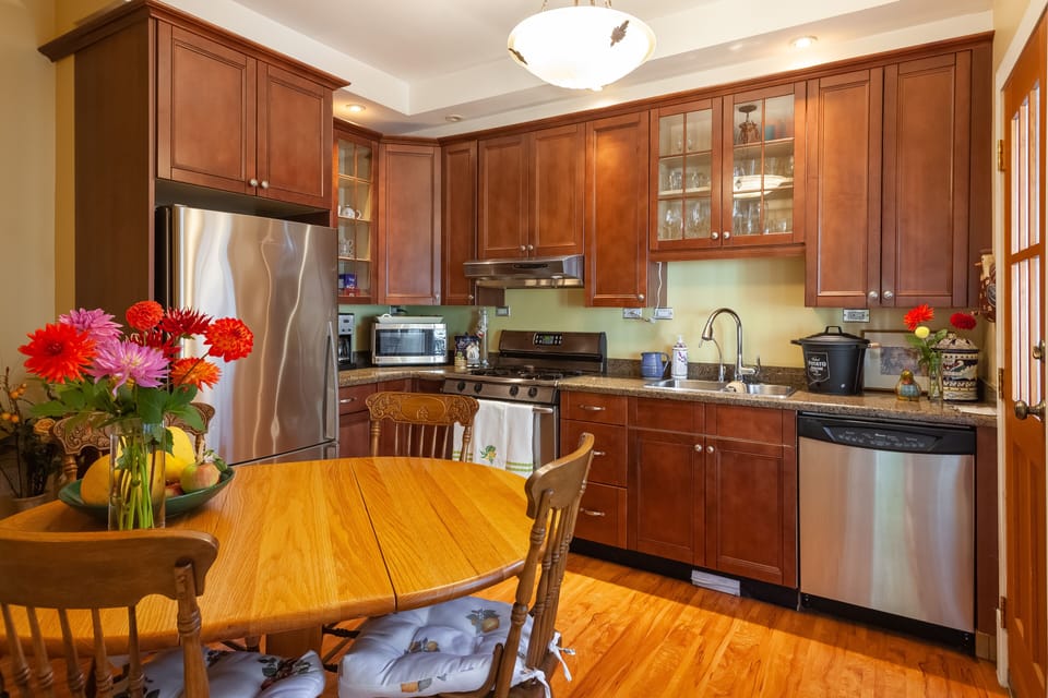 The kitchen is quaint but fully - stocked:
utensils, spices & much more.
