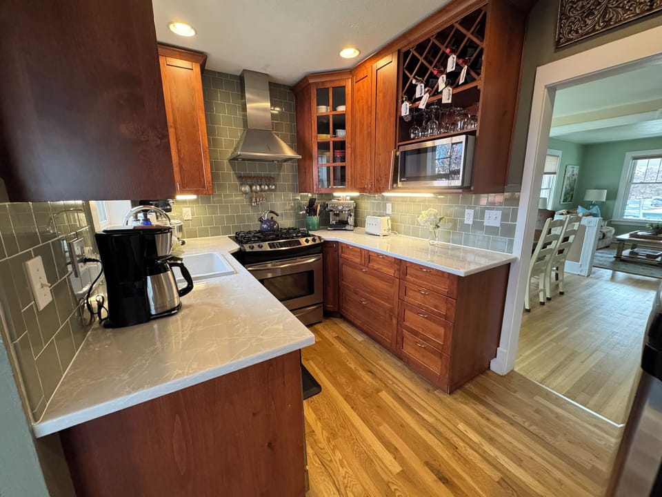 Exceptionally clean, all stainless-steel appliances, GREAT knives