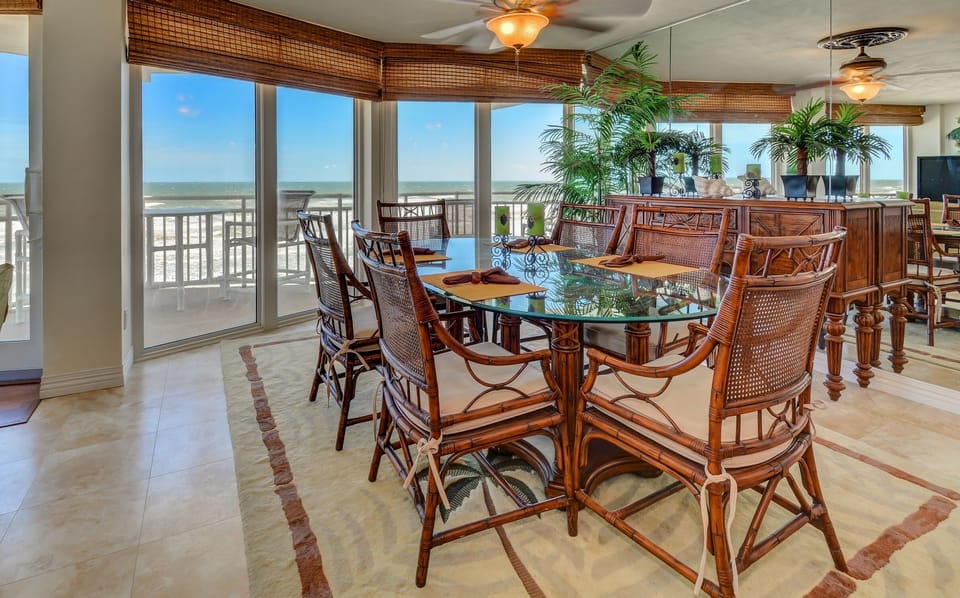 Enjoy breakfast, lunch or dinner on this Thomas Bahama table with amazing views.