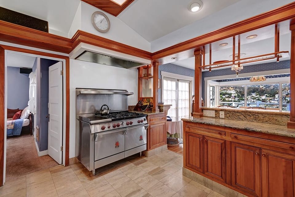 12-KITCHEN RS.jpg