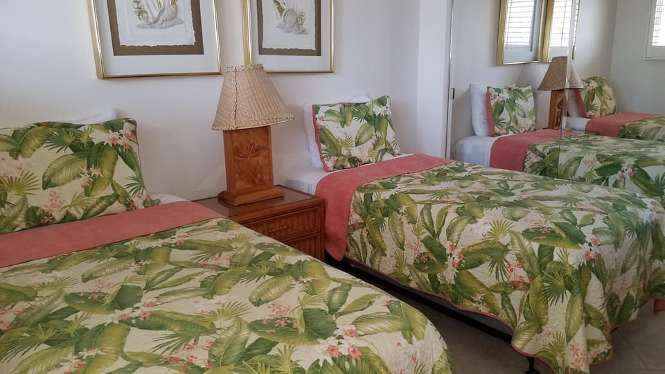 Guest bedroom with two twin beds