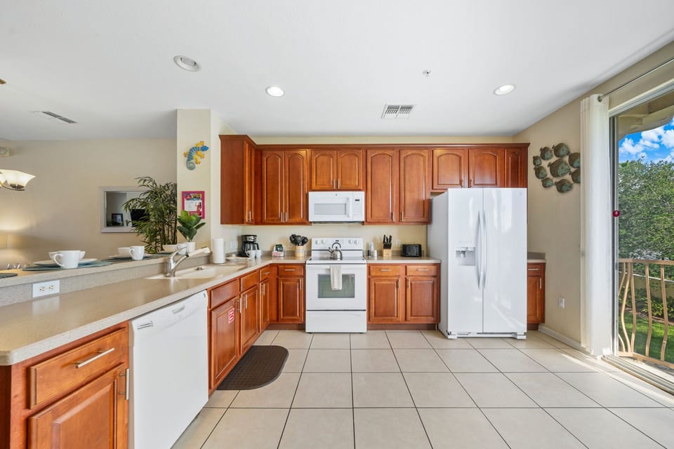 Fully Equipped Kitchen with Everything You Need to Feel at Home
