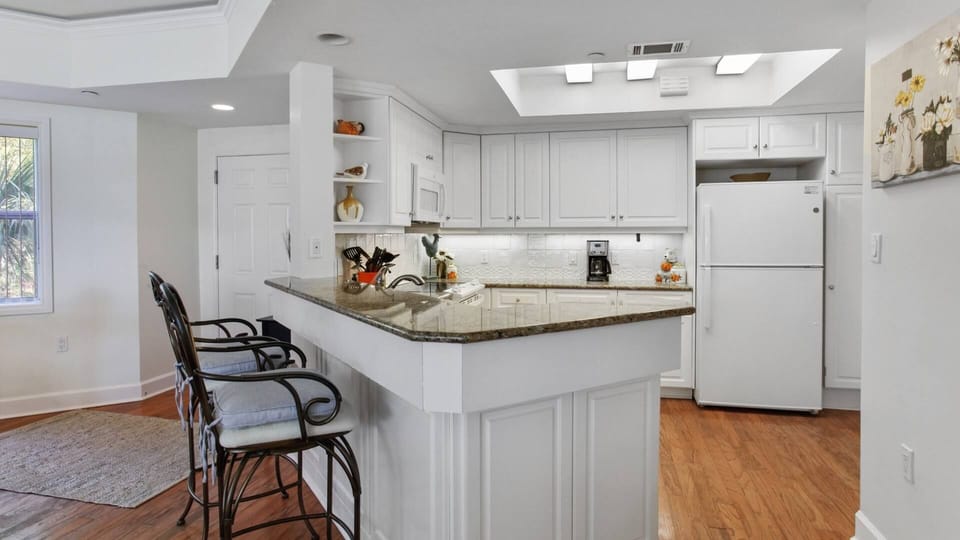 Great Open Kitchen for Entertaining