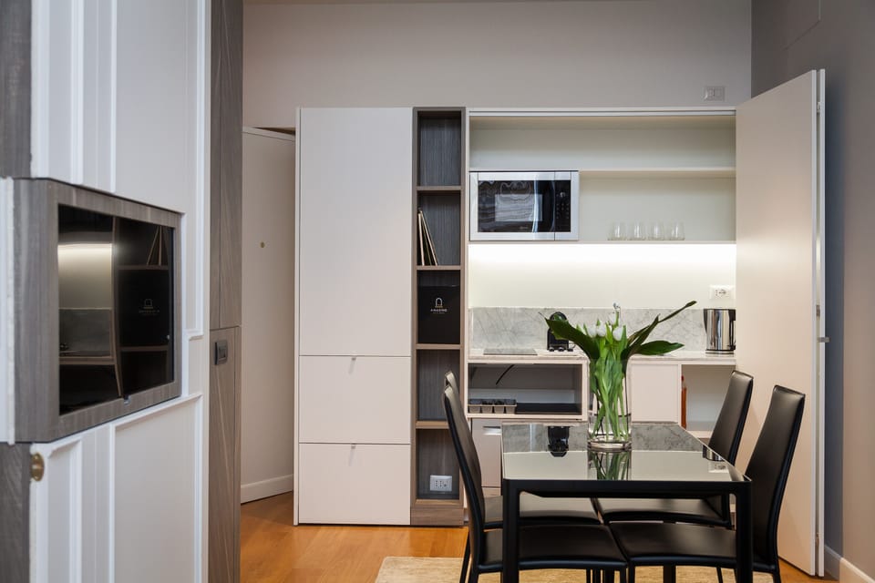 Refined Dining Room and all equiped kitchen