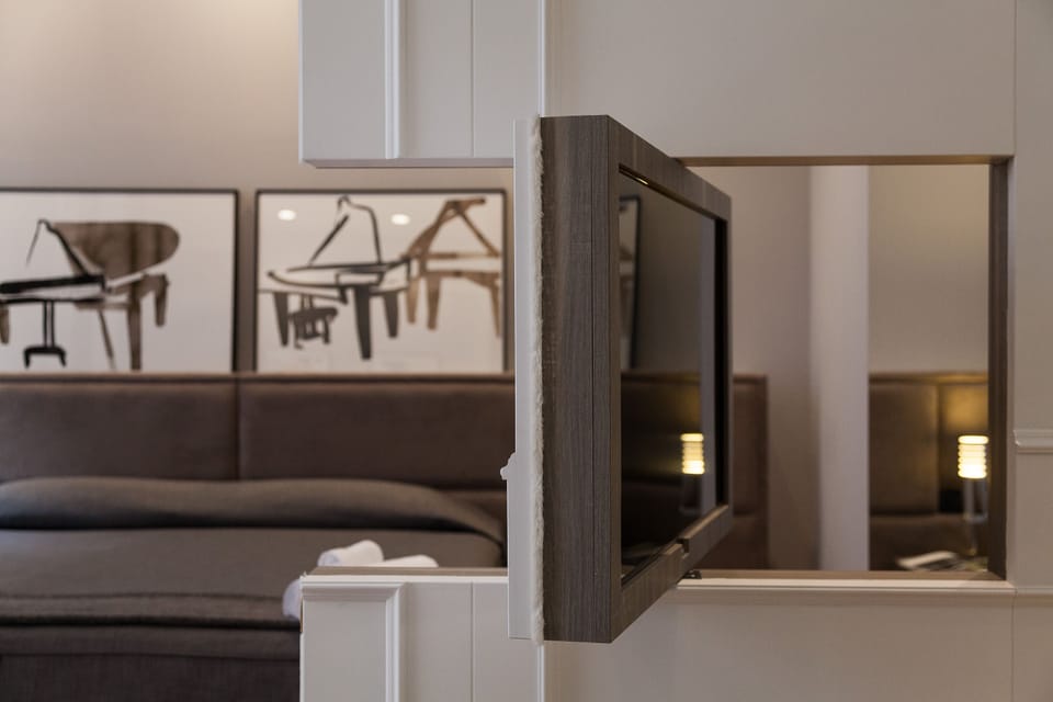 Turnable Modern Tv 
