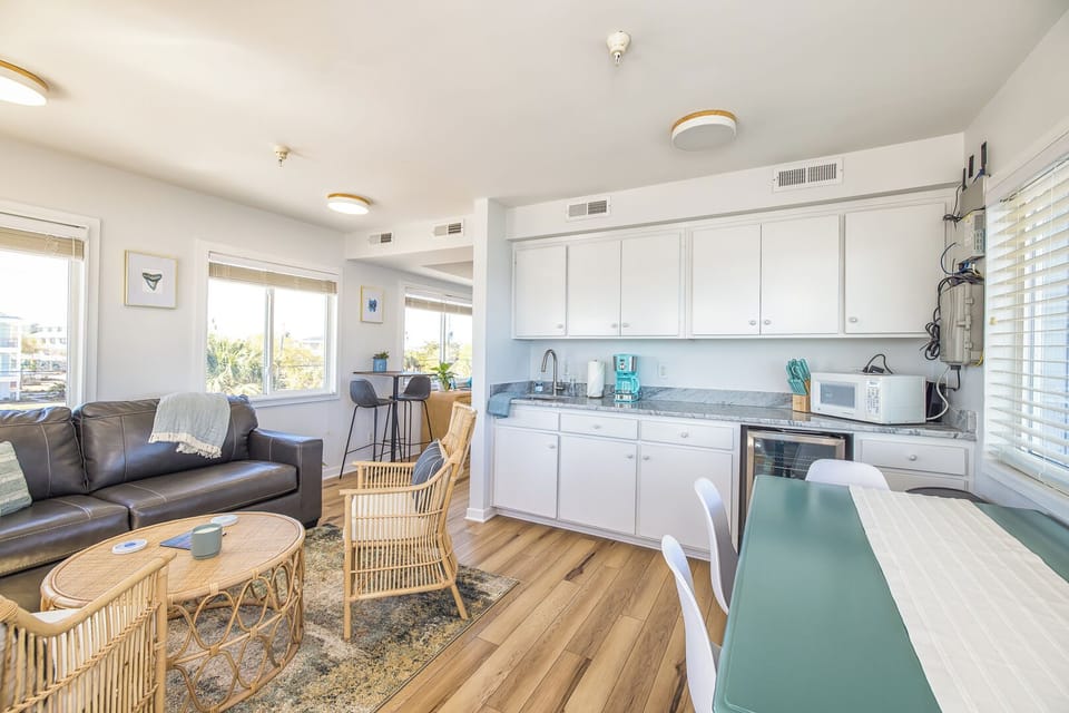Living and kitchenette