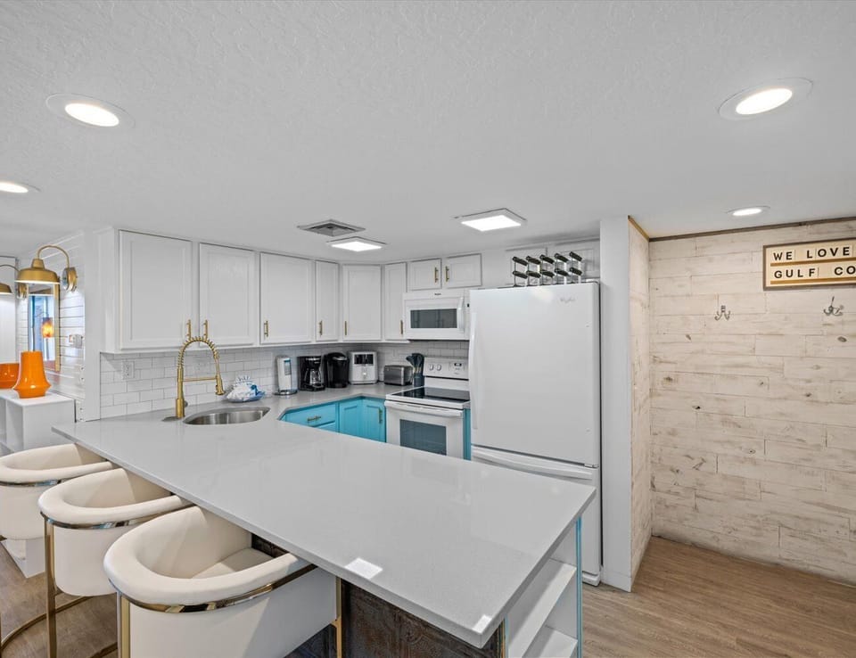HSRC 321 Breakfast Bar/ Kitchen