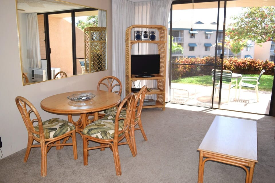 Dining area with seating for 4