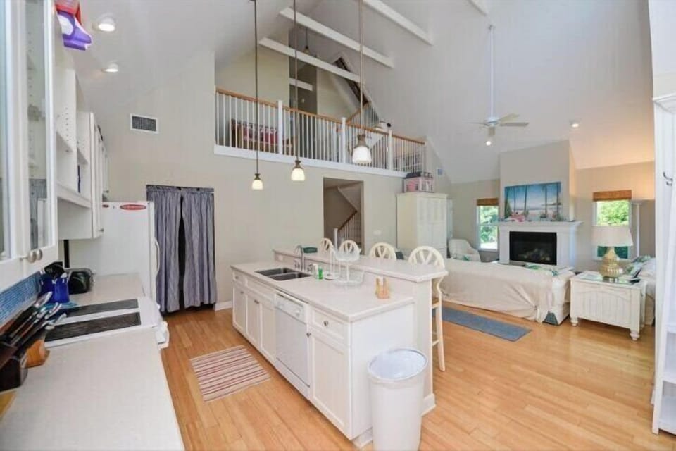 Kitchen and living