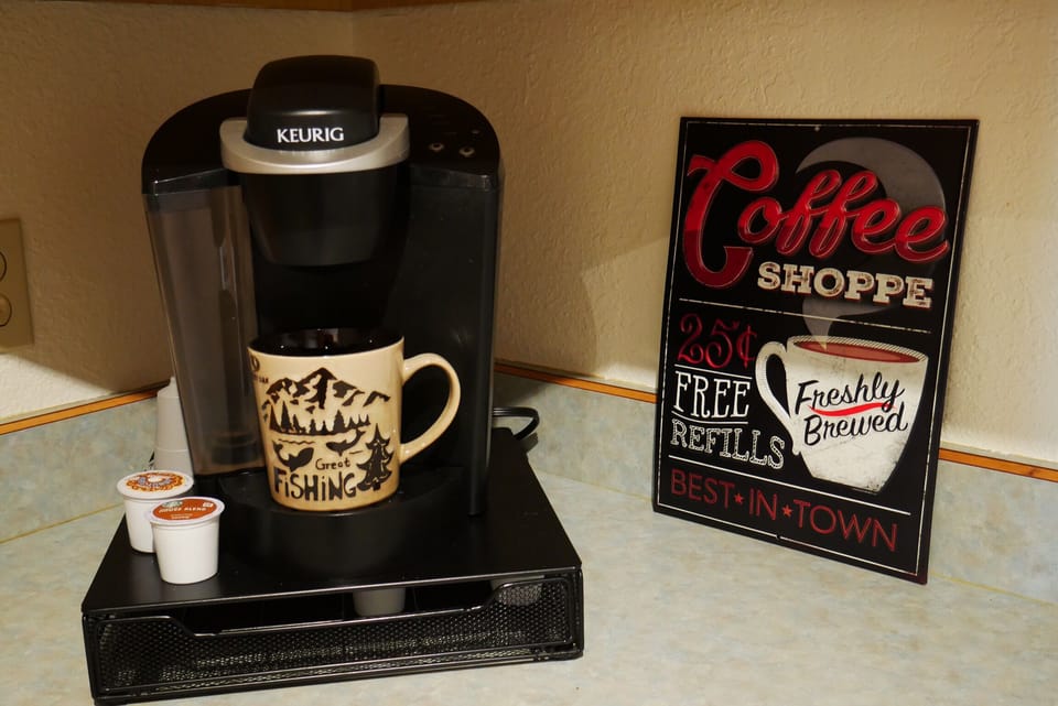 K-coffee and drip coffee makers and an electric water kettle.