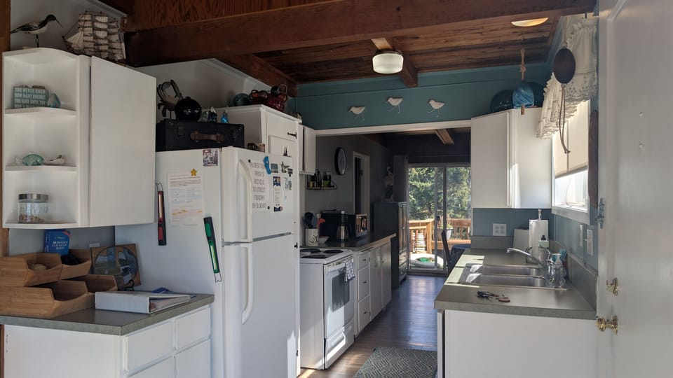 galley kitchen connects the dining room to family room