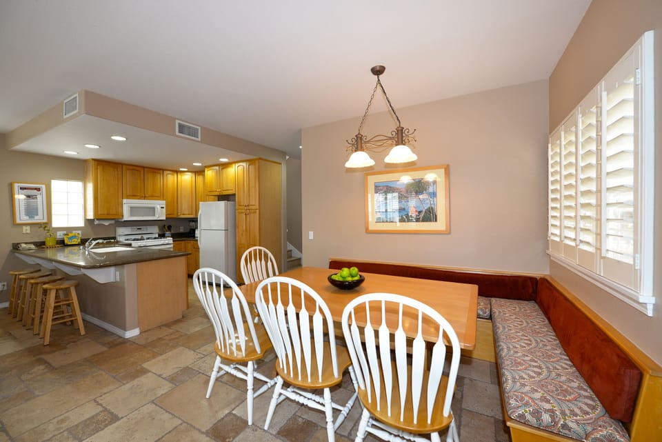 329D - Dining Area.jpg