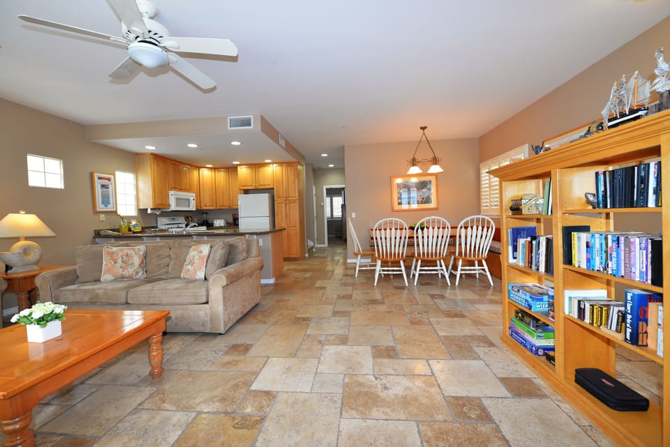 329D - Living Room to Kitchen.jpg