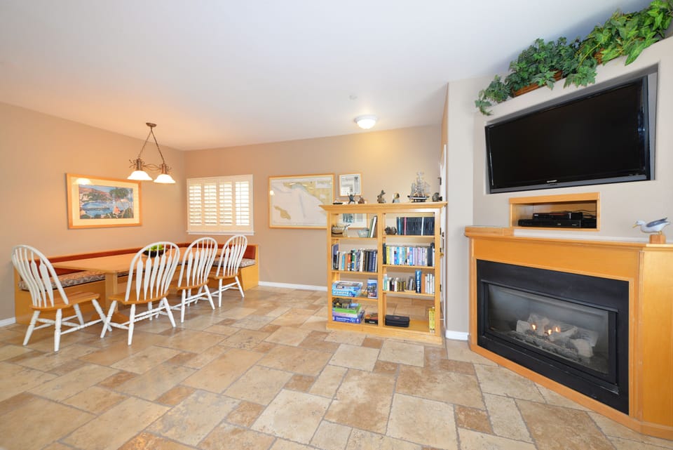 329D - Dining Area and Fireplace.jpg