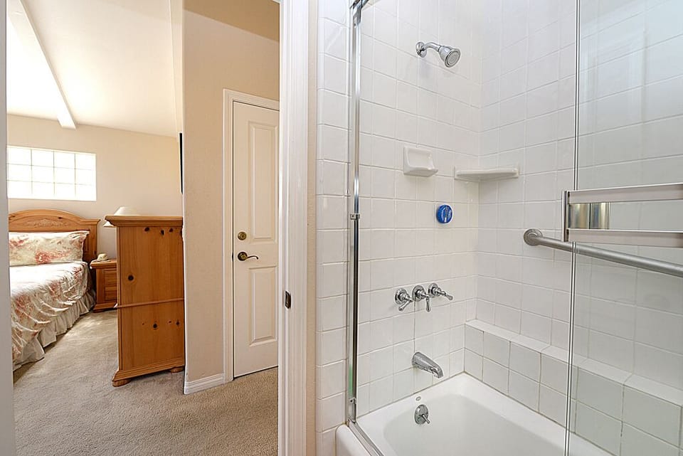 329D-bed1bath.JPG