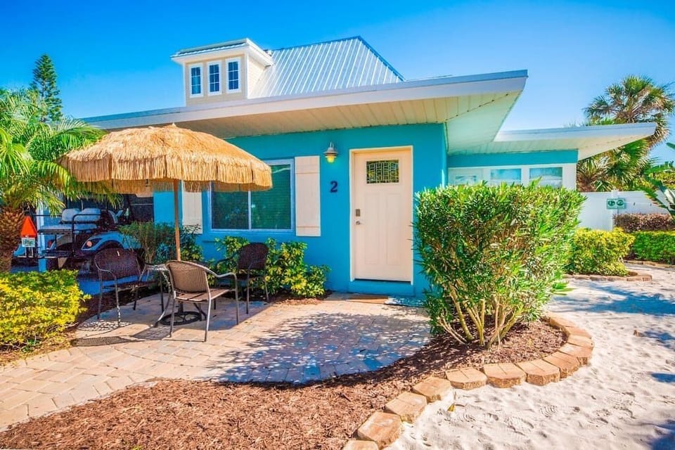 Cottage #2 (The "Redfish" Room)