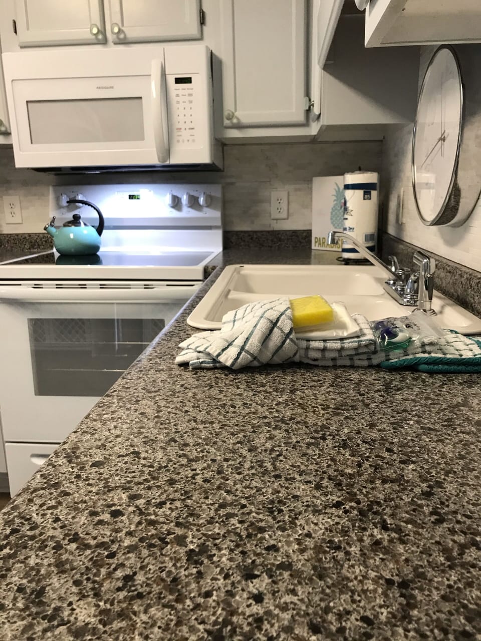 Clean, Stylish Kitchen