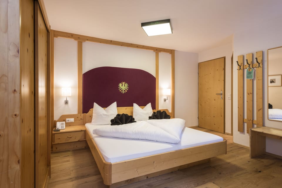 Classic Double Room, Mountain View | In-room safe, desk, free WiFi, bed sheets