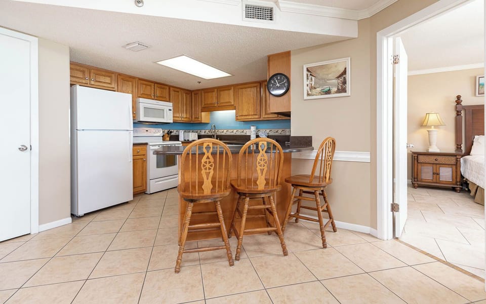 Laugh and chat around the breakfast bar as your family gathers for morning coffee in the kitchen