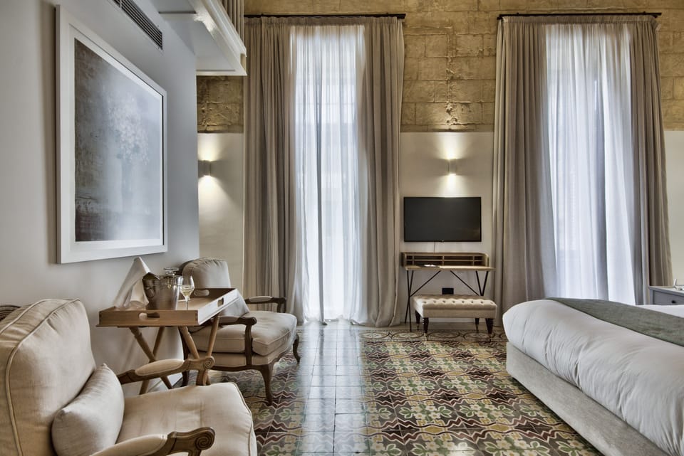 Premium Suite | Premium bedding, minibar, in-room safe, desk