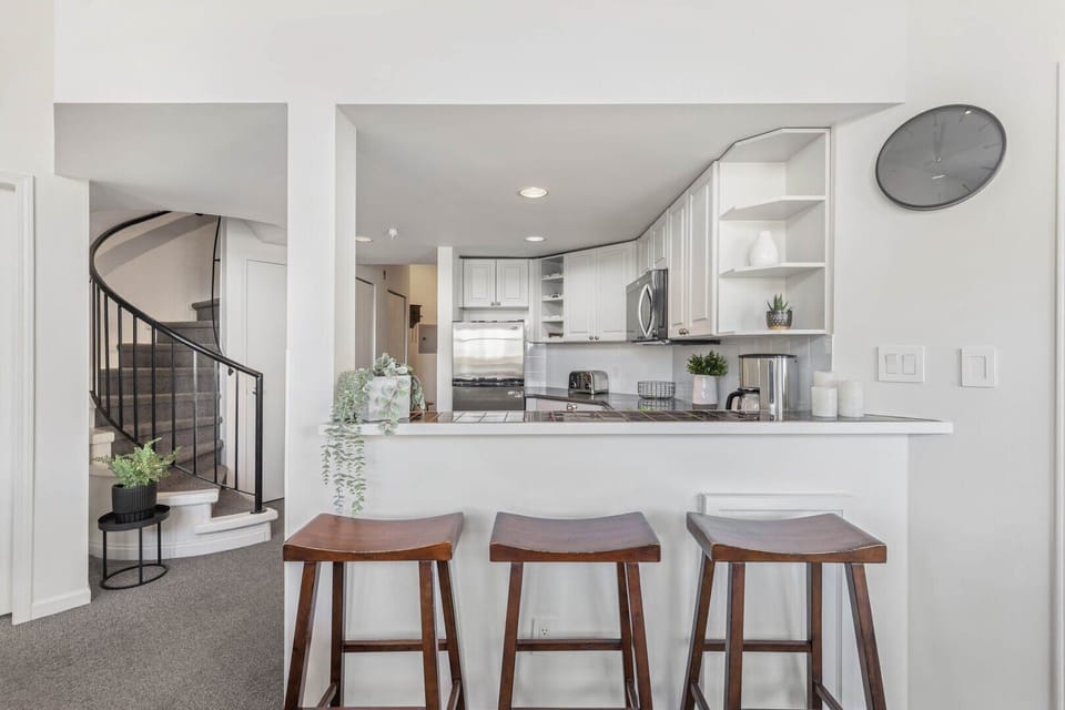 A convenient breakfast bar that seats 3