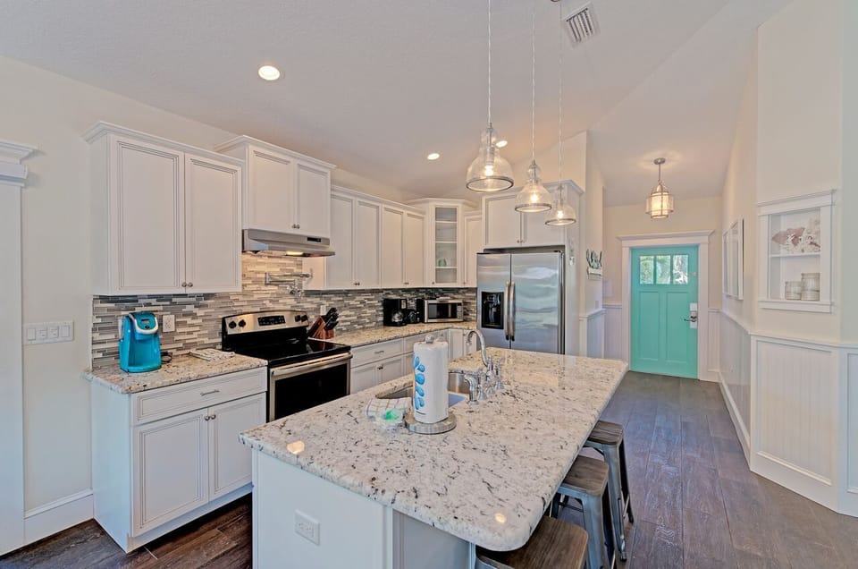 Quaint coastal kitchen