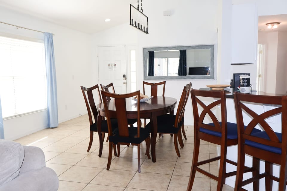 Dining table seating for 6