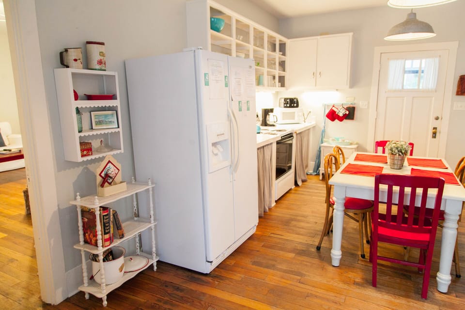 Such a great blend of vintage, modern and modern-vintage. Front door to the front of you, living room to the left.