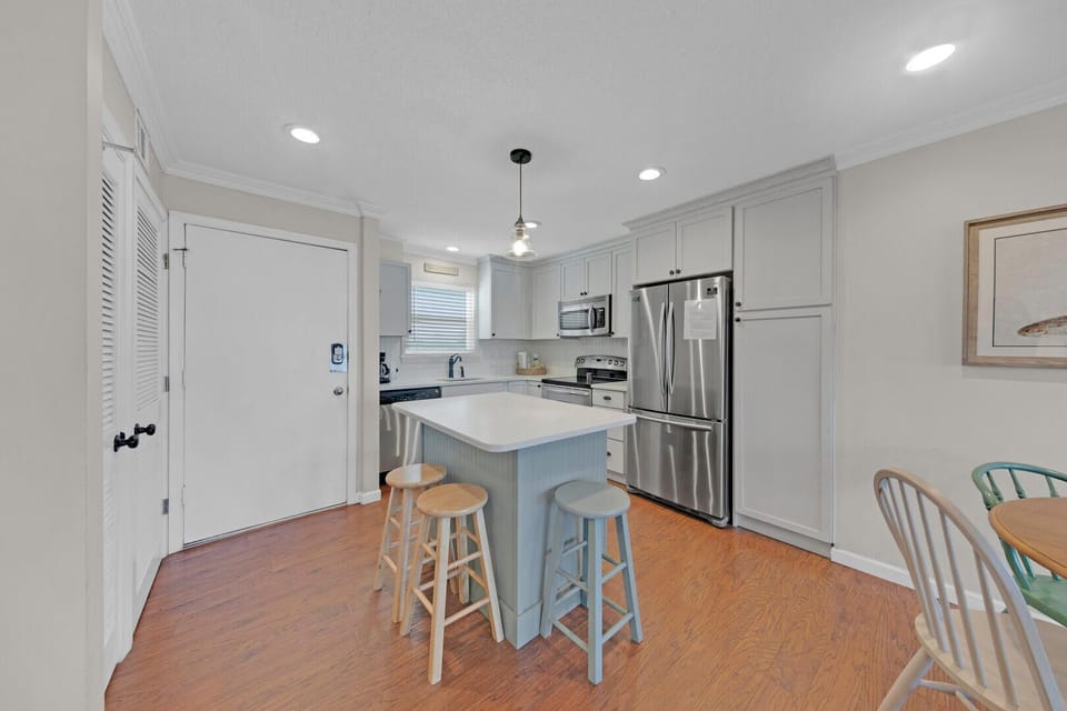 Extra Seating Around the Kitchen Island