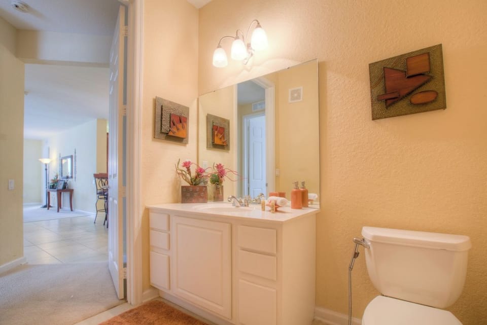 Reflect elegance and convenience of the bathroom perfect for guests – a symphony of style and functionality.