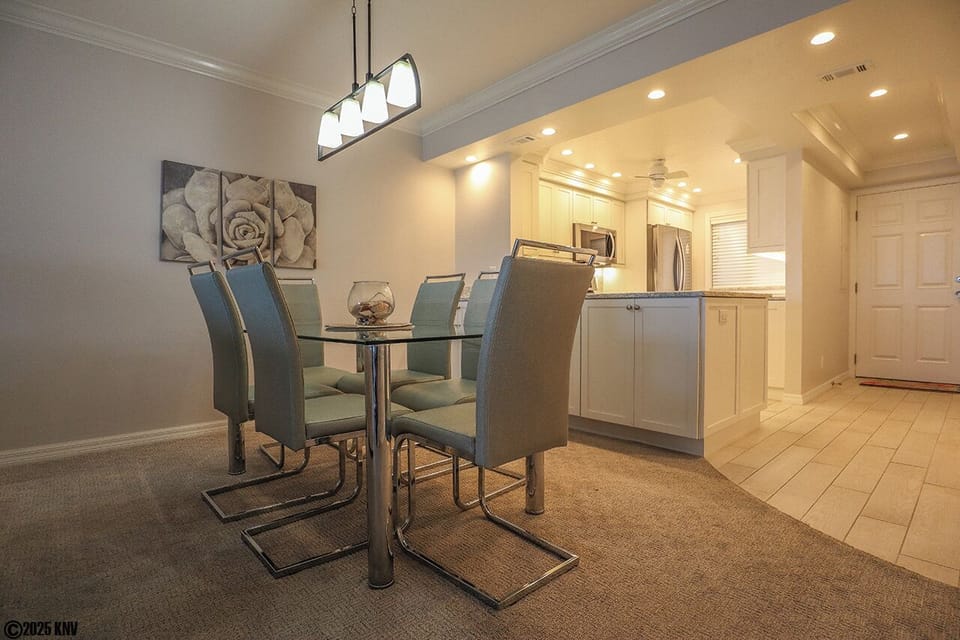Gorgeous Glass Topped Dining Table for 6