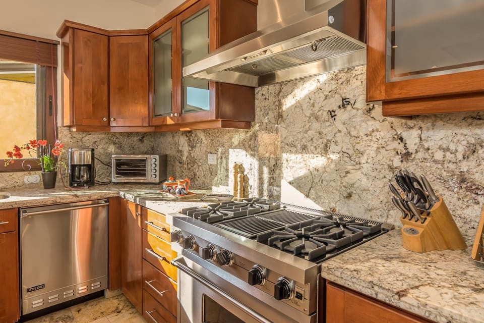 Full kitchen